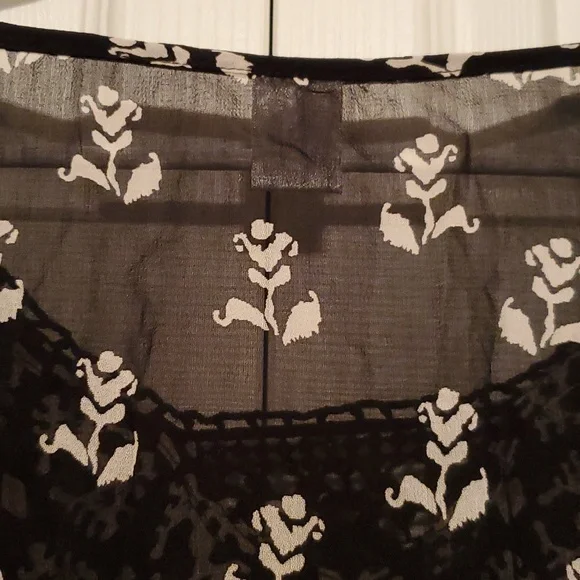 NWOT Bila Women's Boho Style Black & White Floral Sheer Top  Size XXL - Picture 8 of 10